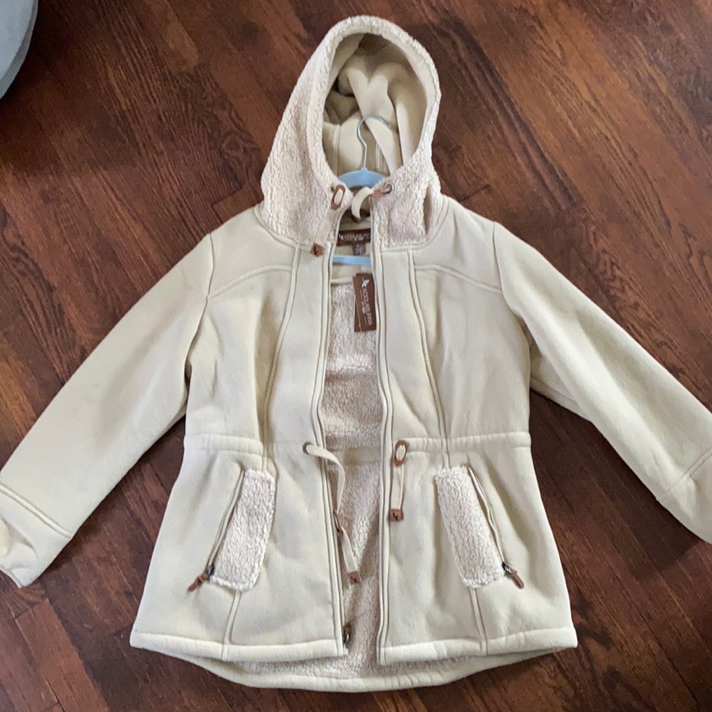 KOOLABURRA BY UGG - size small but, fits like a medium